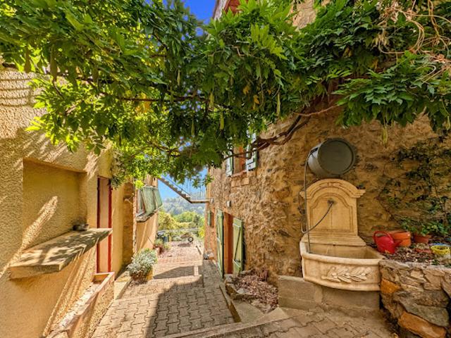 Vente Maison 17 pièces 530 m2 Vaux en Beaujolais