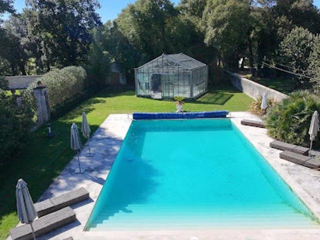 Vente Maison 17 pièces 768 m2 Rochefort