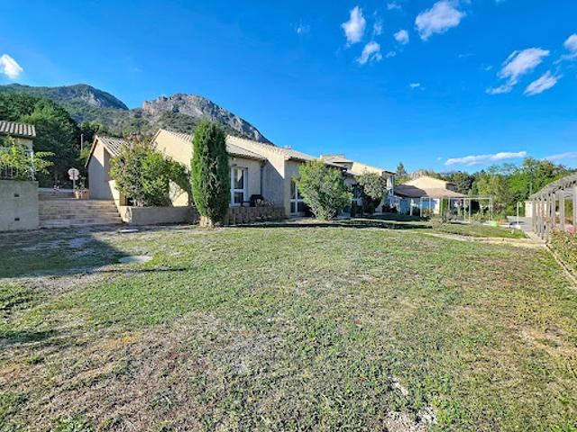 Vente Maison 18 pièces 600 m2 Séderon
