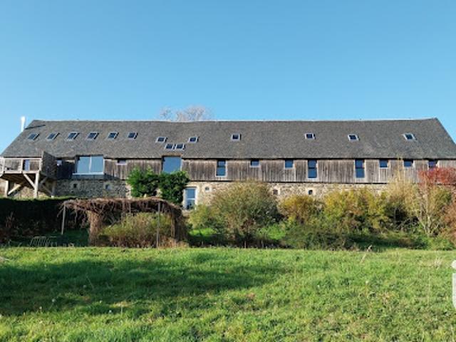 Vente Maison 18 pièces 613 m2 La Tour d'Auvergne