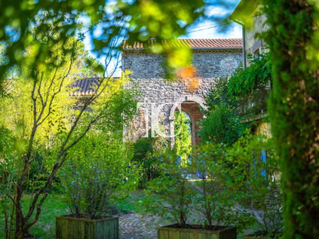 Vente Maison 19 pièces 379 m2 Banne