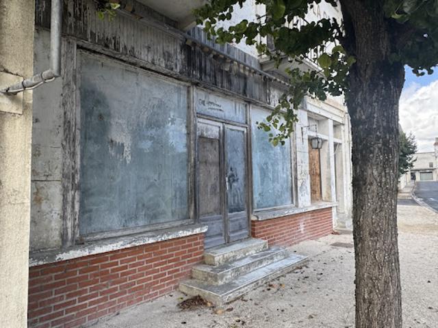 Vente Maison 1 pièce 400 m2 Chalais