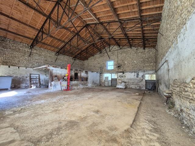 Vente Maison 1 pièce 170 m2 Saint Coutant le Grand
