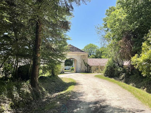 Vente Propriété 20 pièces 685 m2 Barbezieux Saint Hilaire