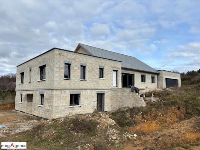 Vente Villa 2 pièces 277 m2 Saint Germain les Vergnes