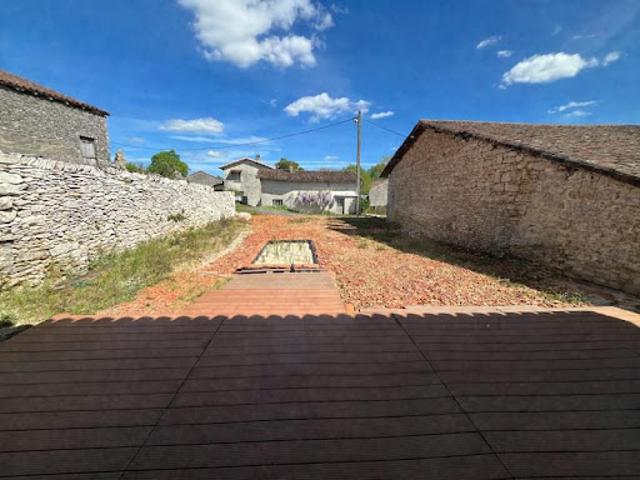 Vente Maison 2 pièces 77 m2 Nanteuil en Vallée