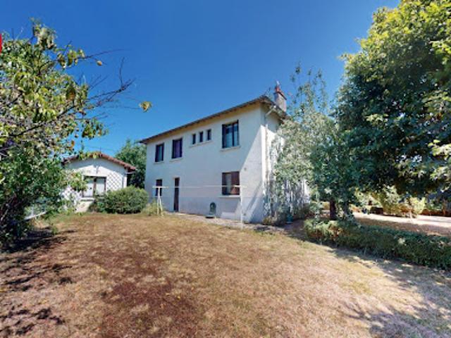 Vente Maison 7 pièces 112 m2 Saint Etienne de Maurs