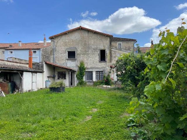 Vente Maison 7 pièces 146 m2 Brioux sur Boutonne