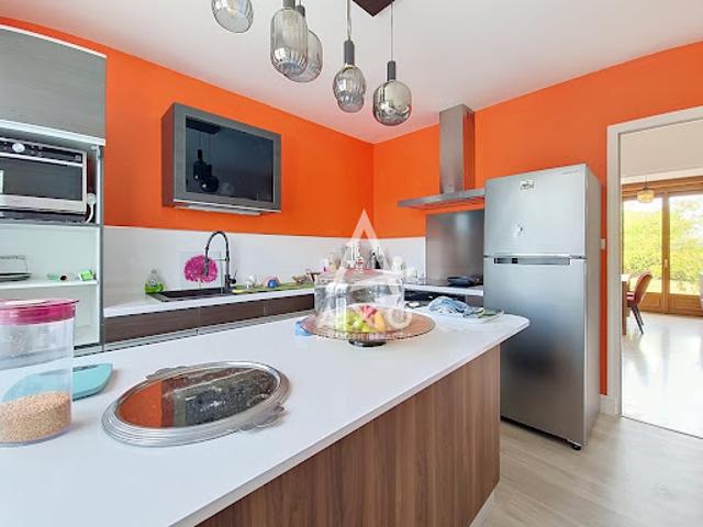 Vente Maison 7 pièces 146 m2 Le Mont Saint Adrien