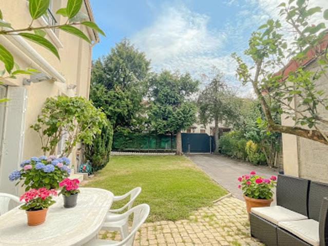 Vente Maison 7 pièces 149 m2 Suresnes