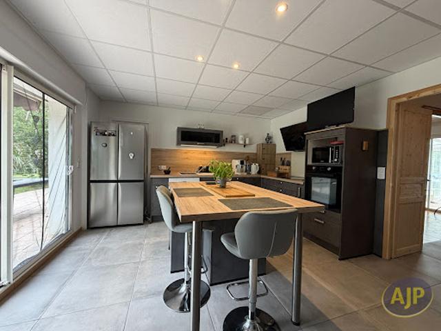 Vente Maison 7 pièces 154 m2 Fléac sur Seugne