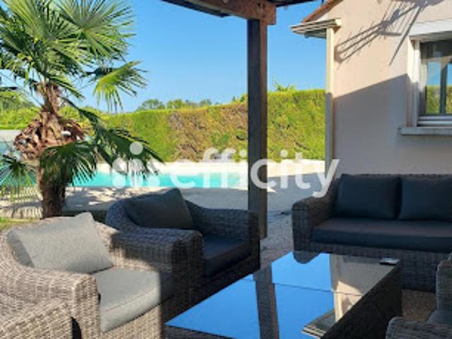Vente Maison 7 pièces 156 m2 Genac Bignac