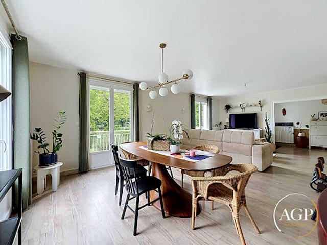 Vente Maison 7 pièces 158 m2 Neuville aux Bois