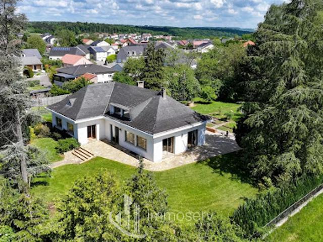 Vente Maison 7 pièces 150 m2 Neufchef