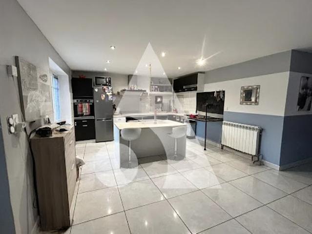 Vente Maison 7 pièces 150 m2 Anglars Juillac
