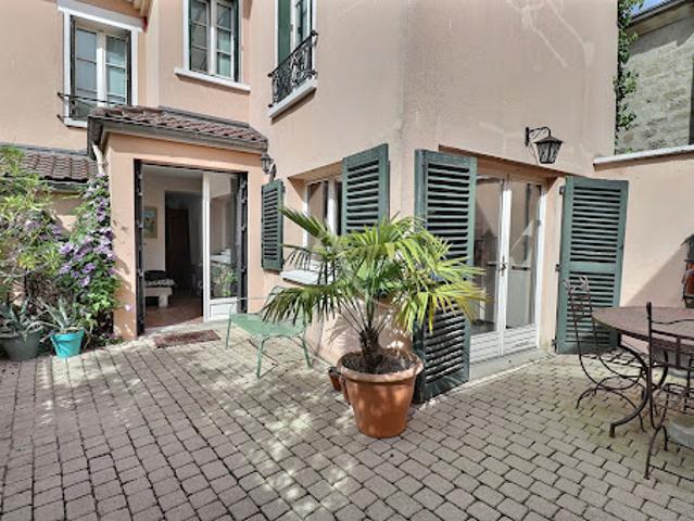 Vente Maison 7 pièces 150 m2 Le Mesnil le Roi