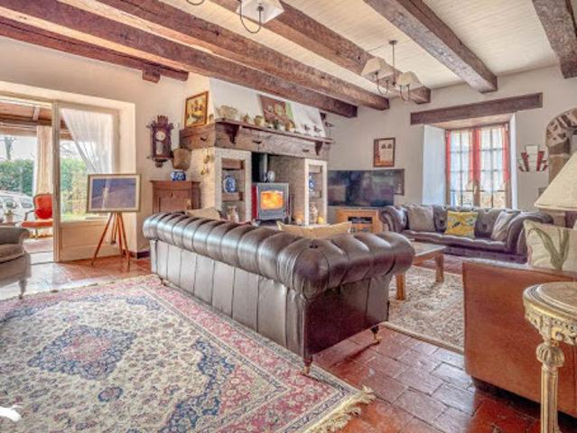 Vente Maison 7 pièces 151 m2 Chabanais