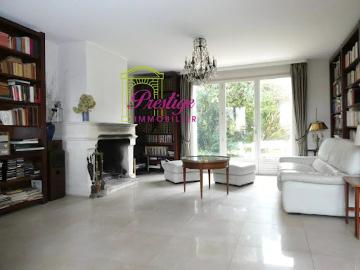Vente Maison 7 pièces 166 m2 Le Mesnil le Roi
