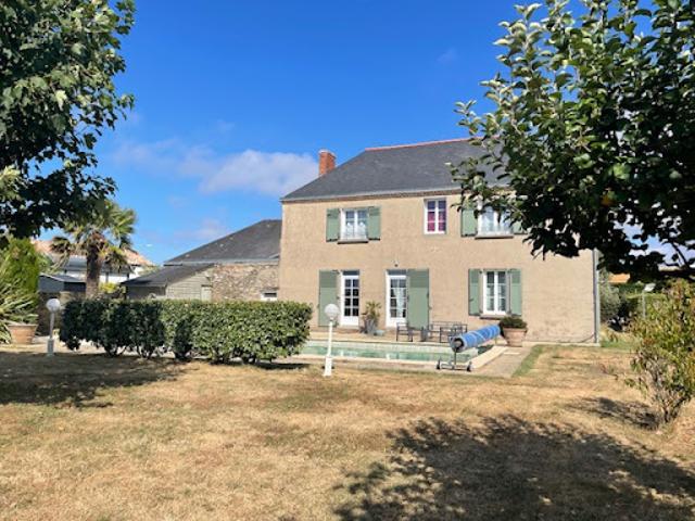 Vente Maison 7 pièces 167 m2 Saint Michel Chef Chef