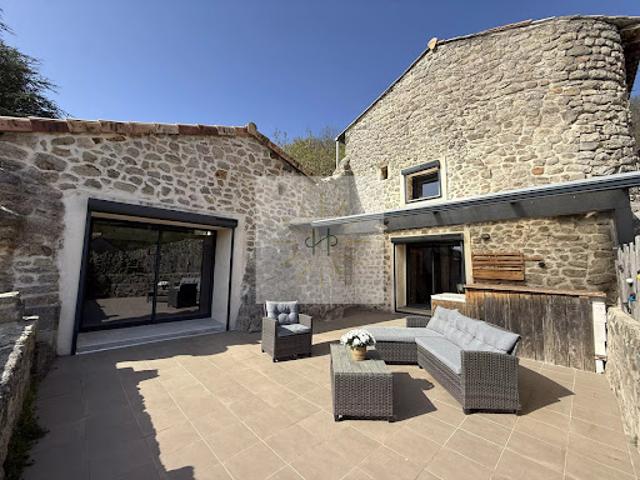 Vente Maison 7 pièces 162.2 m2 Gourdon