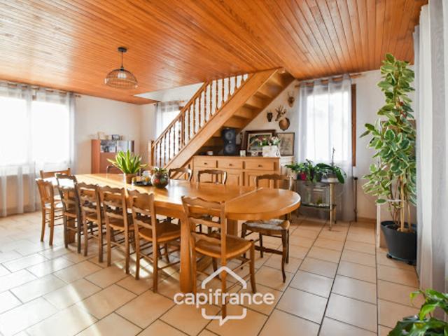 Vente Maison 7 pièces 175 m2 Lons le Saunier