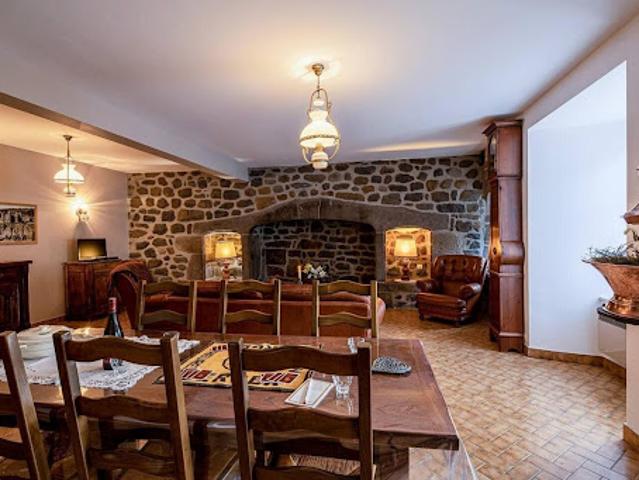 Vente Maison 7 pièces 176 m2 Andelat
