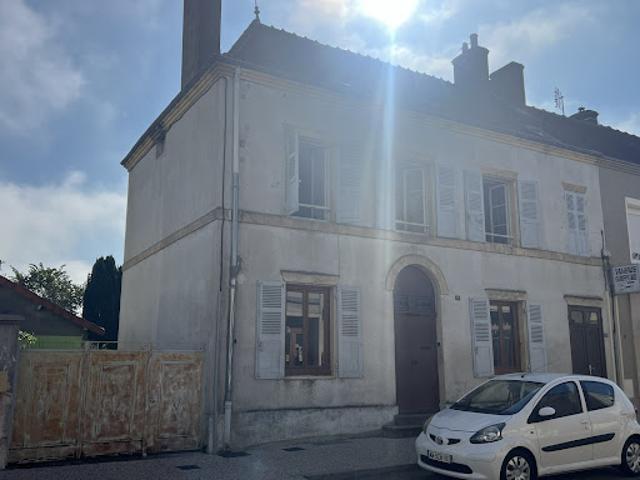 Vente Maison 7 pièces 178 m2 Génelard
