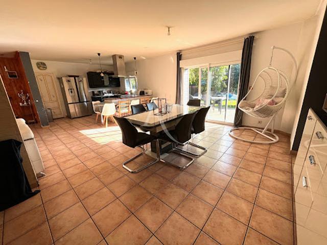 Vente Maison 7 pièces 185 m2 Montigné le Brillant