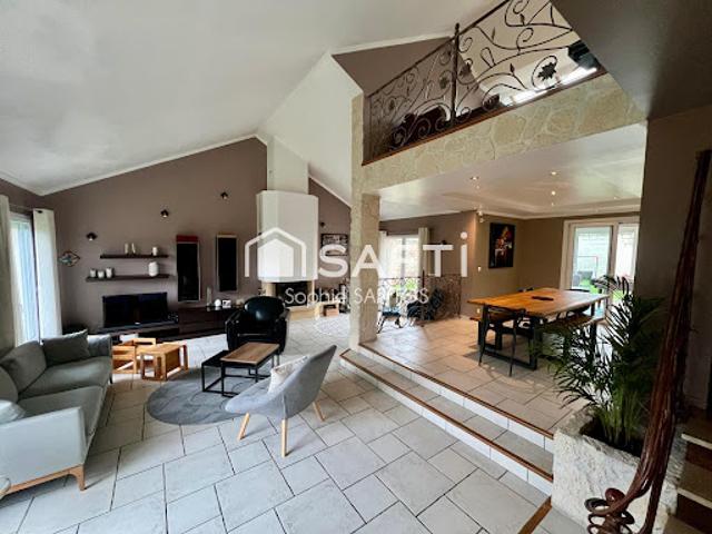 Vente Maison 7 pièces 185 m2 Neuilly Plaisance