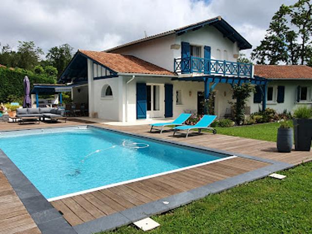 Vente Maison 7 pièces 185 m2 Bassussarry