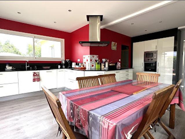 Vente Maison 7 pièces 185 m2 Léognan