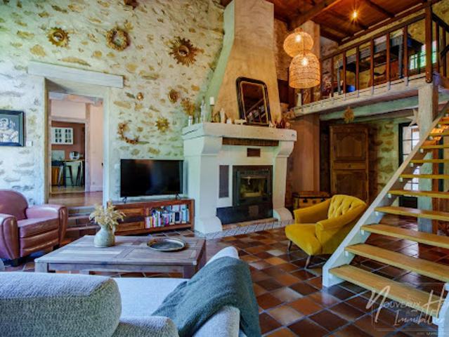 Vente Maison 7 pièces 188.76 m2 Séreilhac