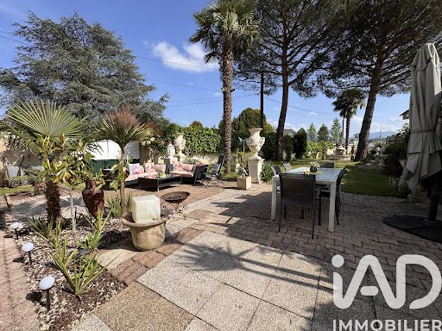 Vente Maison 7 pièces 181 m2 Lamarque Pontacq