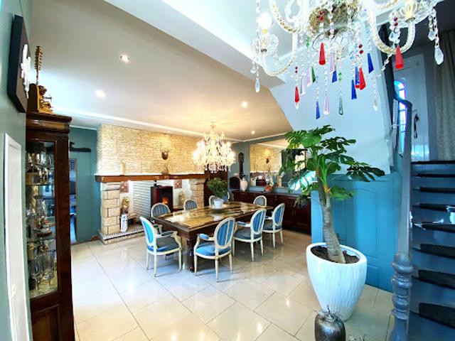 Vente Maison 7 pièces 181 m2 Lamarque Pontacq
