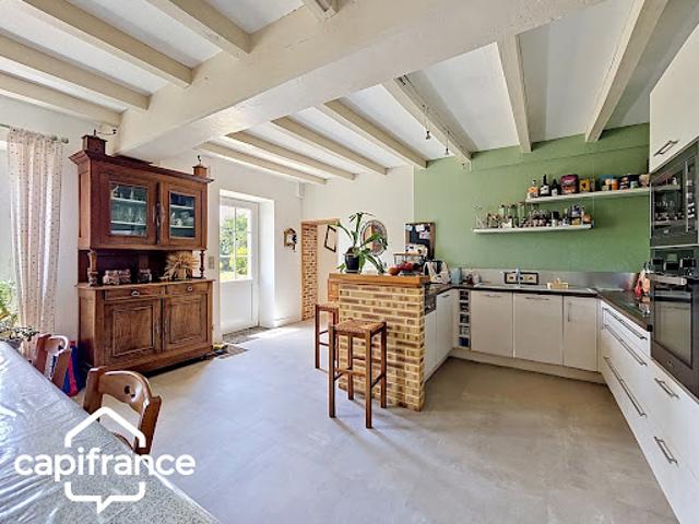 Vente Maison 7 pièces 195 m2 Saint Martin de Sanzay