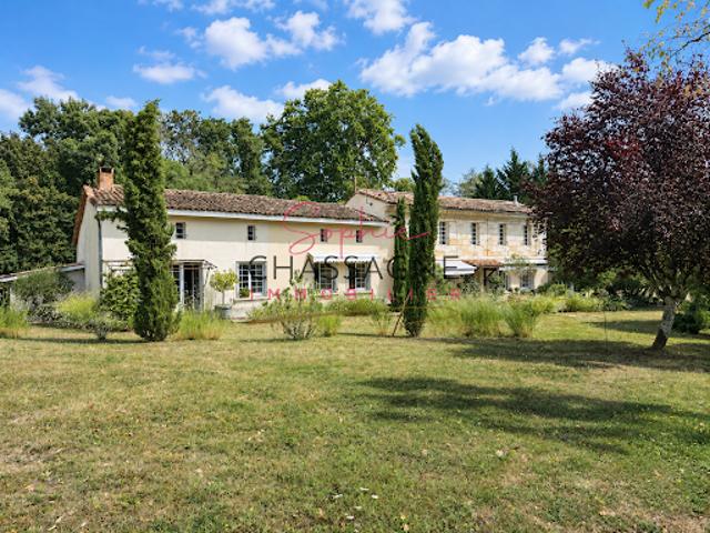 Vente Maison 7 pièces 196 m2 Montendre