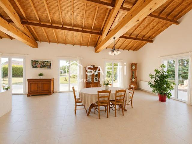 Vente Maison 7 pièces 197 m2 Saint Martin des Tilleuls