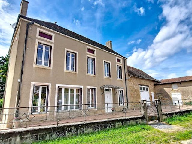 Vente Maison 7 pièces 193 m2 Etrigny