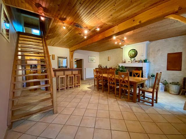 Vente Maison 7 pièces 200 m2 Mirambeau