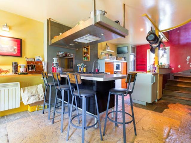 Vente Maison 7 pièces 230 m2 Corcelles les Monts