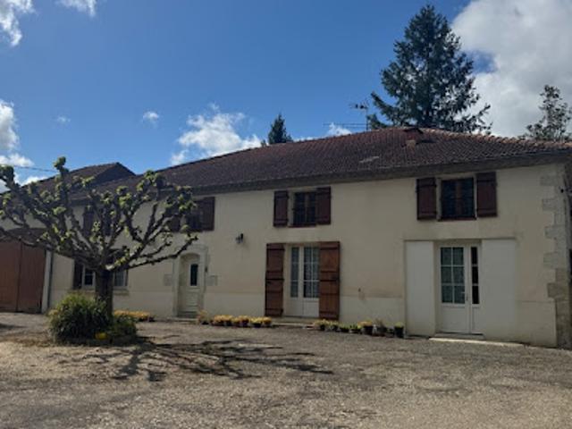 Vente Maison 7 pièces 200 m2 Saint Caprais de Lerm