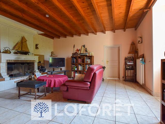 Vente Maison 7 pièces 215 m2 Brie sous Mortagne