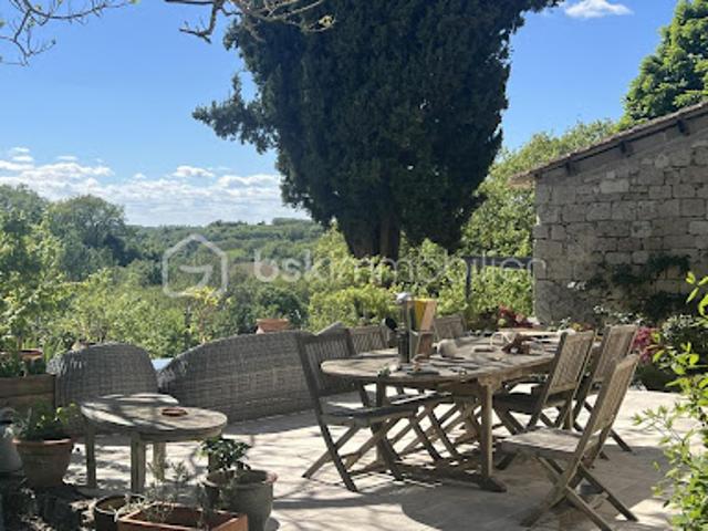 Vente Maison 7 pièces 216 m2 Valence D Agen