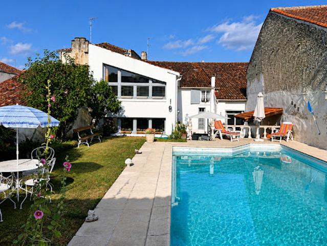 Vente Maison 7 pièces 217 m2 Matha
