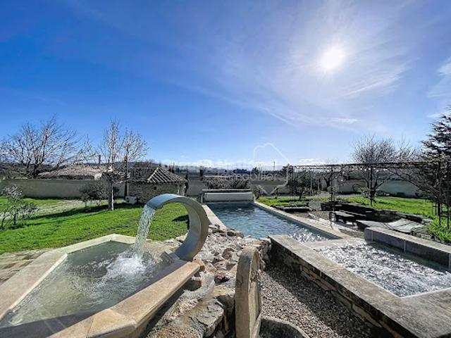Vente Maison 7 pièces 218 m2 Sainte Cécile les Vignes