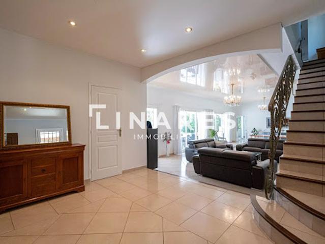 Vente Maison 7 pièces 219.87 m2 Aubagne