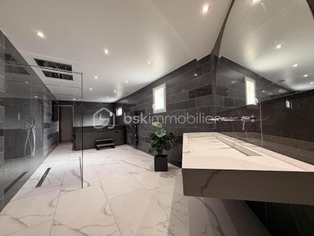 Vente Maison 7 pièces 210 m2 Biville sur Mer
