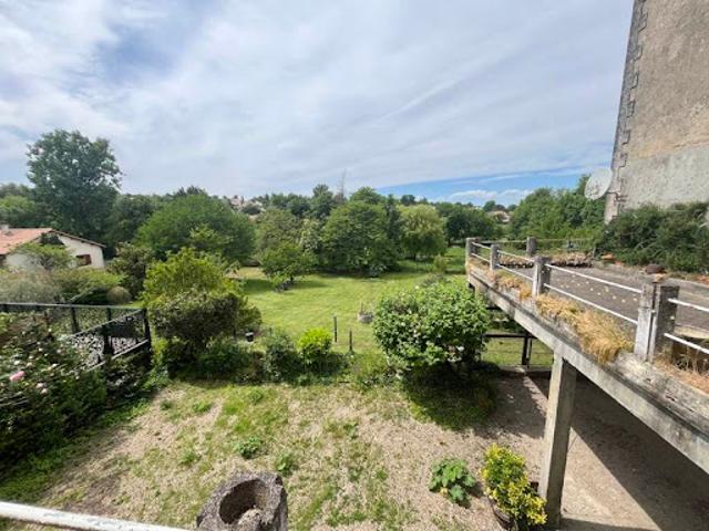 Vente Maison 7 pièces 210 m2 Riberac