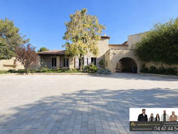 Vente Maison 7 pièces 210 m2 Saint Mitre les Remparts