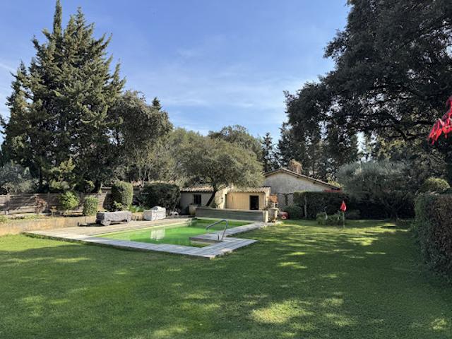 Vente Maison 7 pièces 210 m2 Villeneuve les avignon